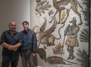 Leonardo Pivi e Francesco Cavaliere presentano il libro Anubis vs Baboon. Archeo-fantasie di un mosaico romano nel XXI secolo per Libri da queste parti