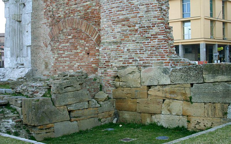 arco d'Augusto - mura