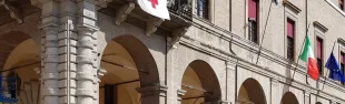 bandiera_croce_rossa_palazzo_garampi2.jpg