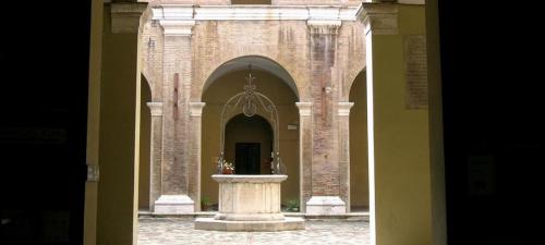 Biblioteca gambalunghiana - ingresso
