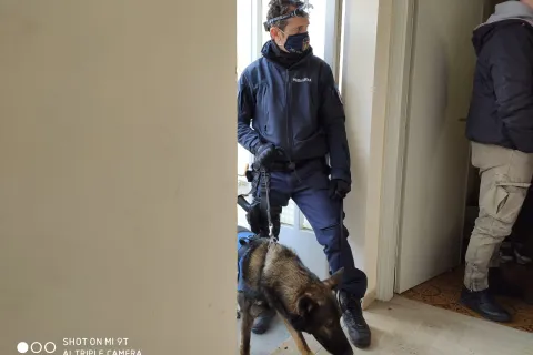 Perquisizione hotel occupato abusivamente