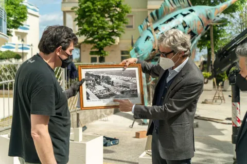 installazione opera in Via Briolini