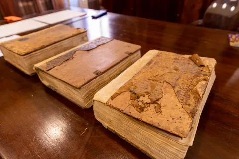 restauro bibbia veneziana biblioteca gambalunga