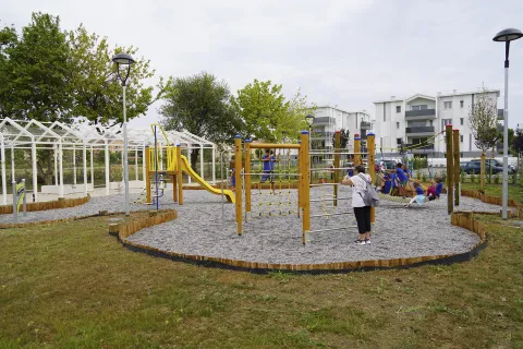 nuovo parco giochi Via Fantoni