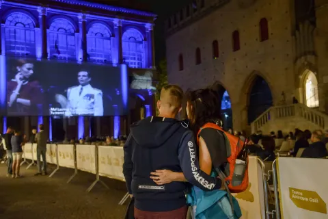 Ieri sera al Teatro Galli l’emozionante debutto del nuovo allestimento di “Aroldo”. Domenica 29 agosto la replica, in piazza Cavour il maxischermo