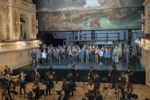 Ieri sera al Teatro Galli l’emozionante debutto del nuovo allestimento di “Aroldo”. Domenica 29 agosto la replica, in piazza Cavour il maxischermo