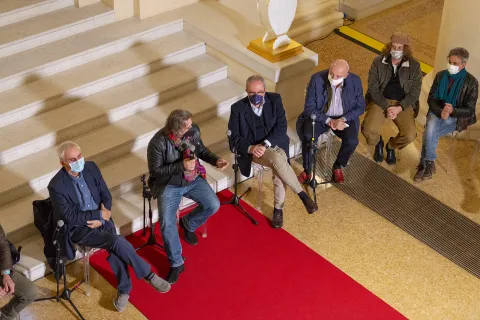 Conferenza stampa con Marco Leonetti, responsabile Cineteca di Rimini, il compositore Matteo D’Amico, Valter Malosti, regista e attore, Angelo Nicastro, direttore artistico del Teatro Alighieri, il baritono Luca Grassi e Valerio Tura, docente dell’Università di Bologna. Crediti foto: Morosetti/Rimini