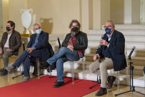 Conferenza stampa con Marco Leonetti, responsabile Cineteca di Rimini, il compositore Matteo D’Amico, Valter Malosti, regista e attore, Angelo Nicastro, direttore artistico del Teatro Alighieri, il baritono Luca Grassi e Valerio Tura, docente dell’Università di Bologna. Crediti foto: Morosetti/Rimini
