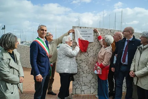 Darsena, lo scoprimento della targa dedicata ad Angelo Marconi