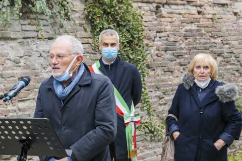 commemorazione vittime uno bianca 
