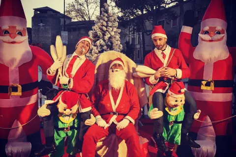 Babbo Natale e i nani furbetti