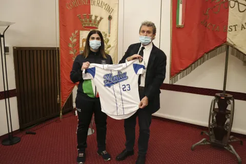 La campionessa di softball Beatrice Ricchi ricevuta in sala della Giunta dall’Assessore allo sport Moreno Maresi