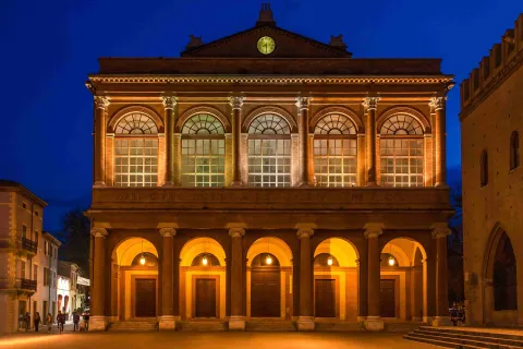 Rimini a passi di danza      Sabato 4 dicembre al Teatro Galli (ore 21) il galà delle scuole di danza della città   Un’occasione per conoscere e sostenere l’attività di formazione di alcune tra le principali realtà del territorio 