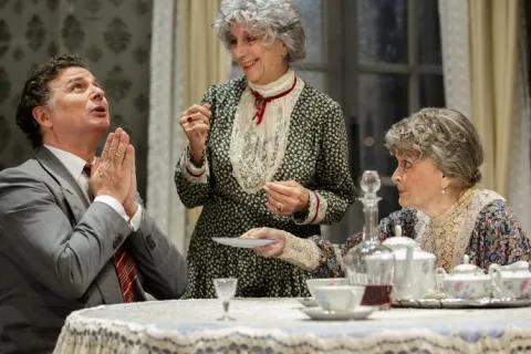 arsenico e vecchi merletti