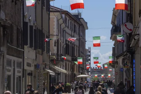 preparativi adunata alpini 2022