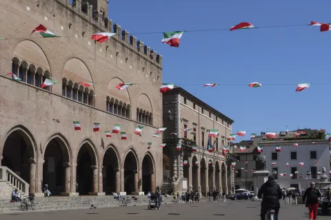 preparativi adunata alpini 2022