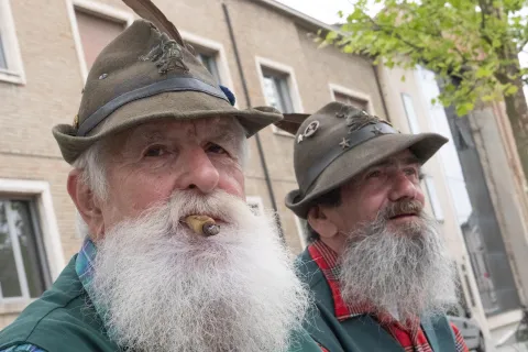 cappello con la penna