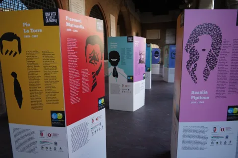 mostra - sulle nostre gambe
