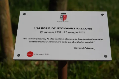 targa a giovanni falcone