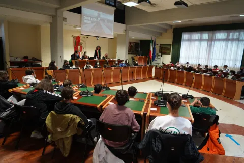 Momenti dell'incontro nel Consiglio comunale  