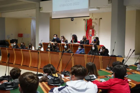 Momenti dell'incontro nel Consiglio comunale  