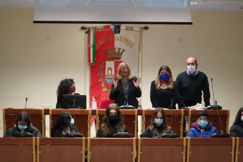 Momenti dell'incontro nel Consiglio comunale