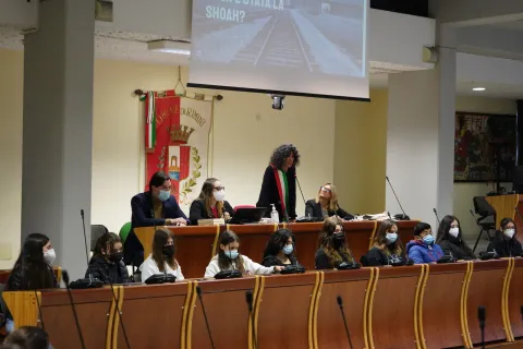 Momenti dell'incontro nel Consiglio comunale