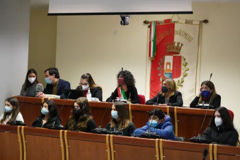 Momenti dell'incontro nel Consiglio comunale  
