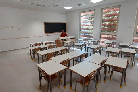 primi arredi scuole ferrari