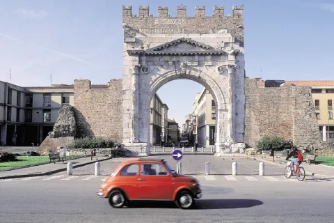 foto arco augusto