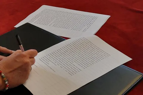 la firma della convenzione