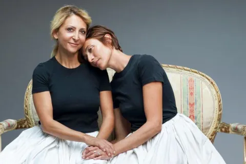 l_attesa_con_foglietta_e_minaccioni