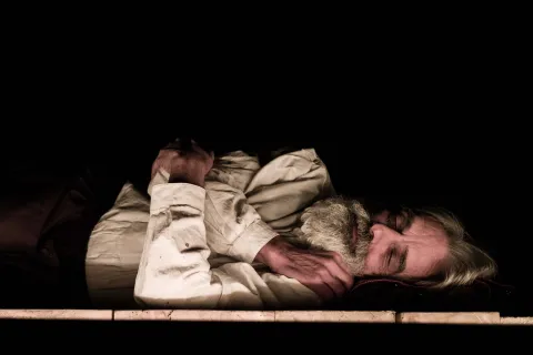 “La Tempesta”, l’inno al teatro di Alessando Serra  