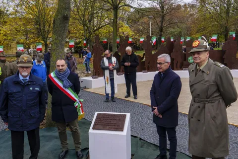 inaugurazione monumento ana