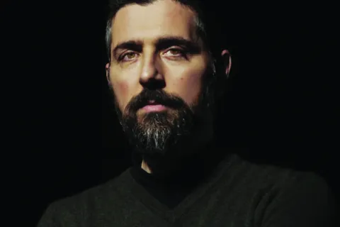 “La Tempesta”, l’inno al teatro di Alessando Serra  