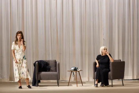 Anna Bonaiuto e Valentina Cervi con “Addio Fantasmi” - Foto Marco Parollo