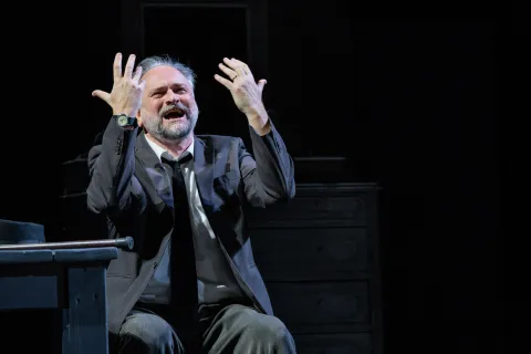 Massimo Popolizio al Teatro Galli nel dramma della gelosia di Arthur Miller