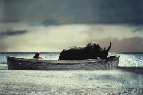 fotogramma rinoceronte (La nave va)