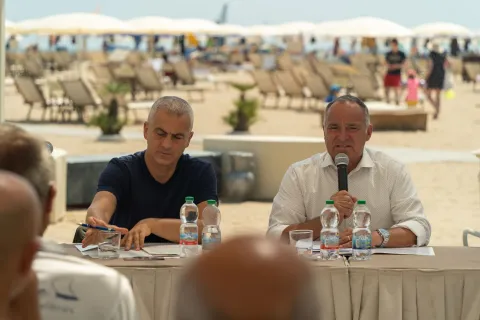 “Tutti al mare”, la mostra fotografica diffusa che racconta 180 anni di vacanza a Rimini
