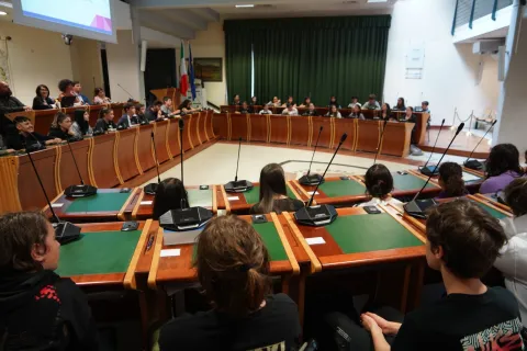 Progetto Giusti - incontro con gli studenti nella sala del Consiglio comunale