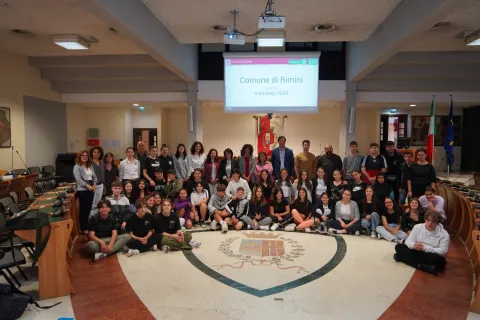 Progetto Giusti - incontro con gli studenti nella sala del Consiglio comunale