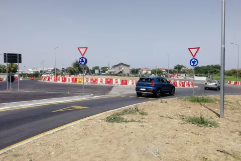 rotatoria tra la Statale 16 e Via Cavalieri Vittorio Veneto