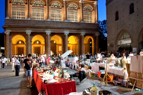 mercatino serale