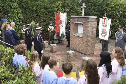 Studenti e rappresentanti delle Istituzioni omaggiano i caduti nel 79° Anniversario della Liberazione di Rimini