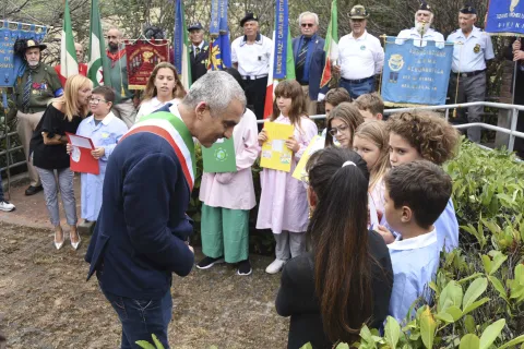 Studenti e rappresentanti delle Istituzioni omaggiano i caduti nel 79° Anniversario della Liberazione di Rimini