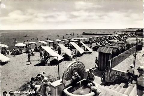 Fontana del Tritone 2