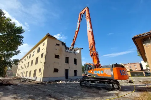 sopralluogo al cantiere alla presenza del sindaco Sadegholvaad e del direttore territoriale dell'Agenzia del Demanio Luca Michele Terzaghi e del vicedirettore territoriale Roberto Capuano