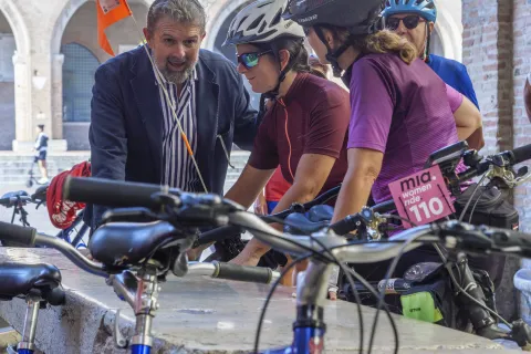 sosta  a Rimini  “Ragazze in tandem”