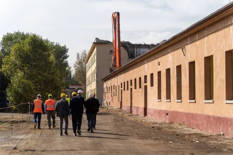 sopralluogo al cantiere alla presenza del sindaco Sadegholvaad e del direttore territoriale dell'Agenzia del Demanio Luca Michele Terzaghi e del vicedirettore territoriale Roberto Capuano
