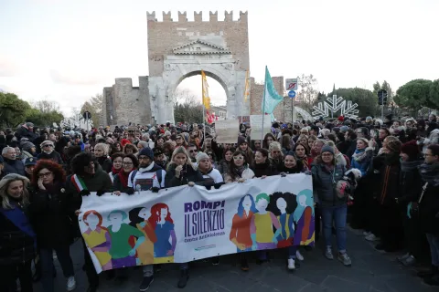 "è per te" camminata contro violenza donne 2023